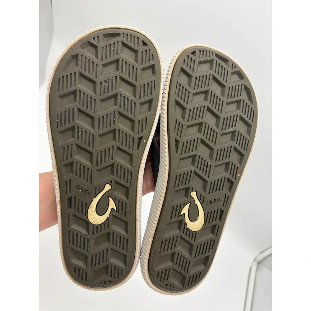 OLUKAI Ulele Mens Flip Flop Sandal Shoe Thong Gray White Grey Beach Stone 9